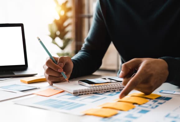 website-designer-creative-planning-phone-app-d